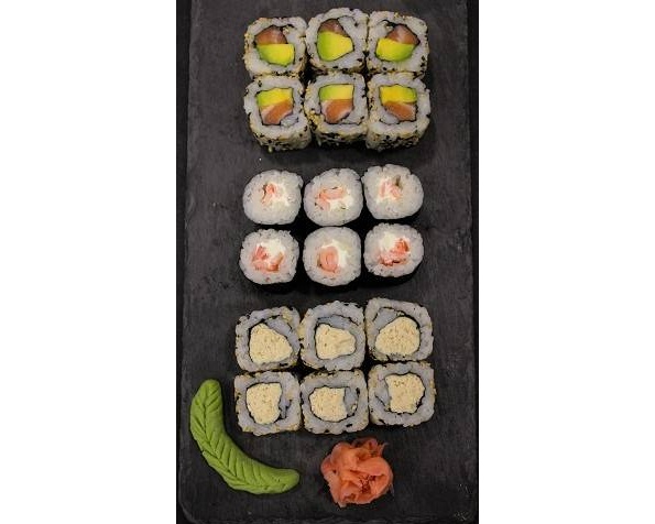 Formule 8 (6 California Saumon/Avocat+ 6 California poulet/Mayo+ 6 Maki crevette/Kiri)
