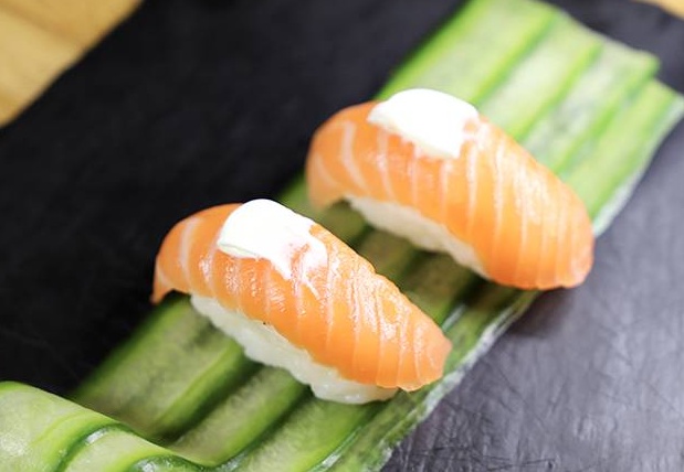 Sushi saumon cheese