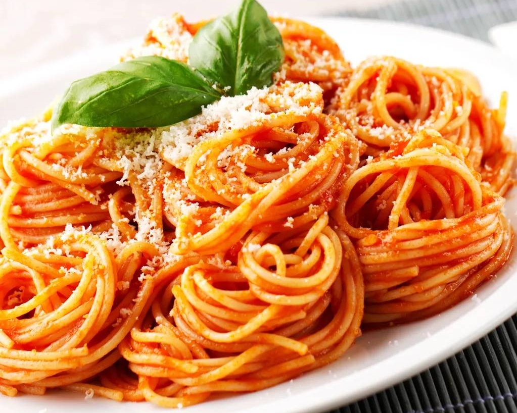 Pasta sauce tomate basilic parmesan