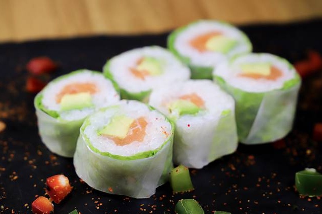 Green roll saumon cheese