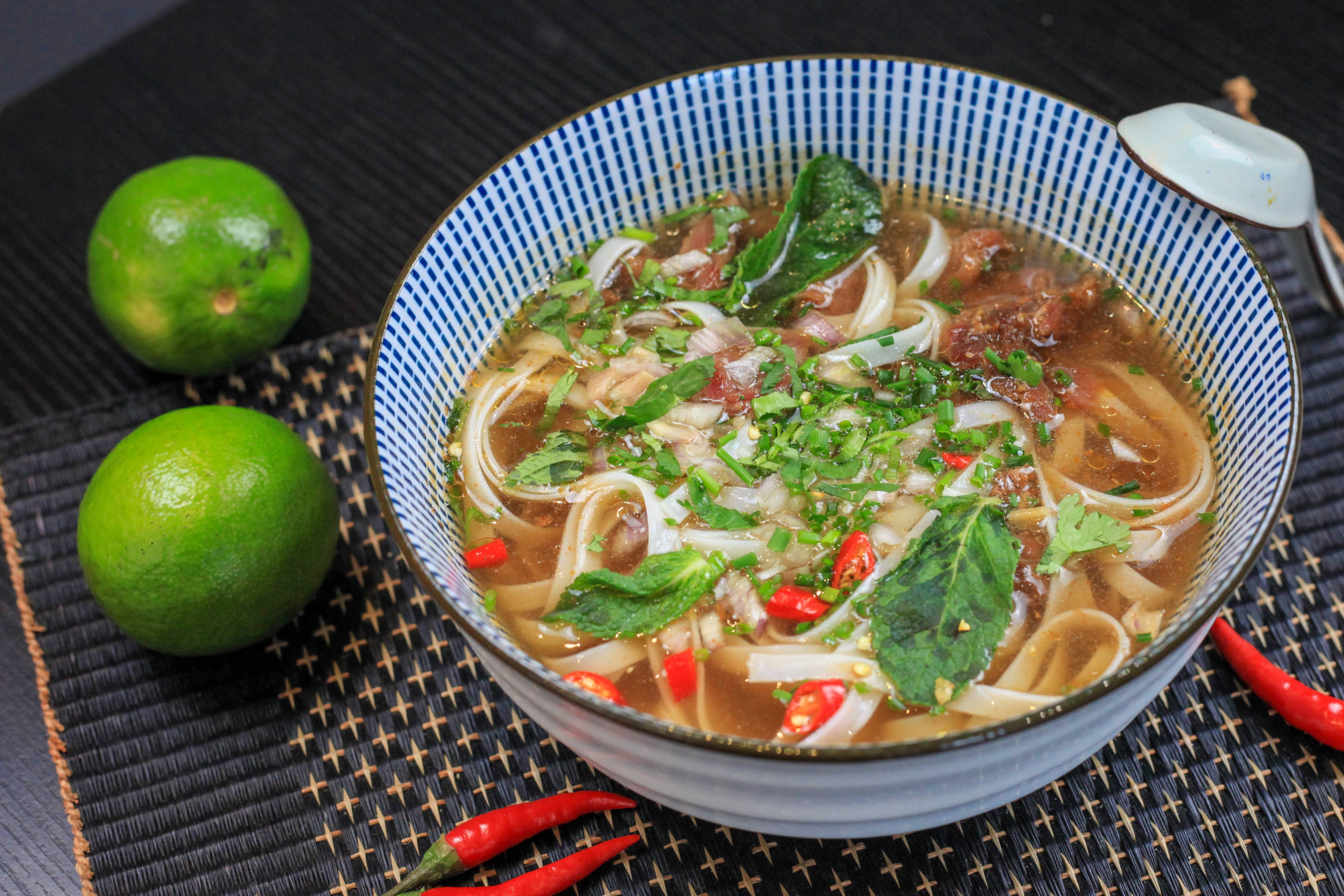 Soupe traditionnelle phô (poulet ou bœuf au choix)