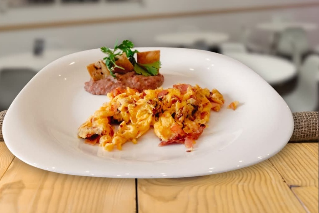 Huevos con Tocino
