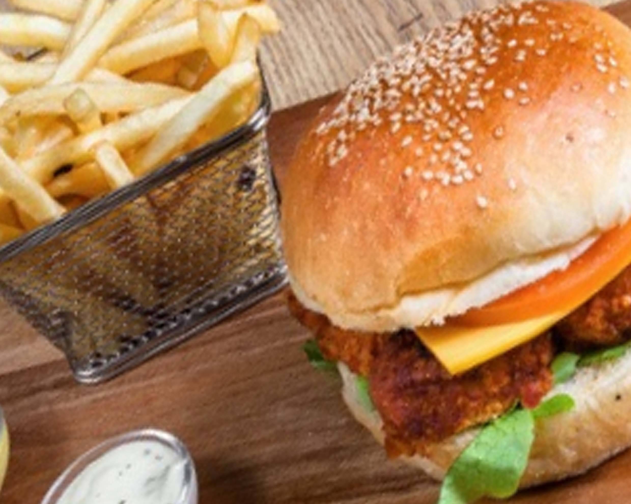CHICKEN BURGER