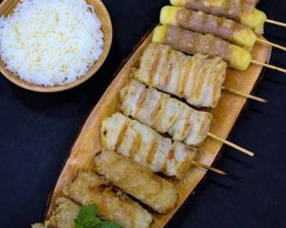 Formule 15 (3 Yakitori boeuf/Fromage+ 3 Yakitori blanc de poulet+ 4 Nem's poulet+ 1 Riz nature)