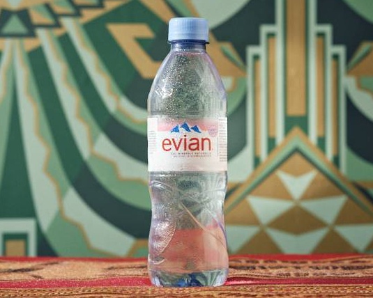 Evian 🥤