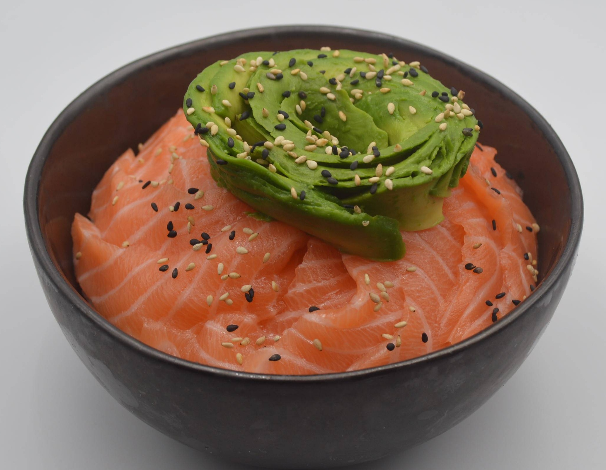 Chirashi saumon avocat