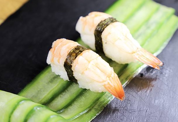 Sushi saumon crevettes
