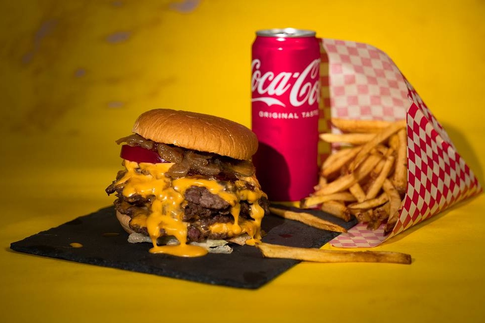 Menu Smitty's Ogre🍔🧀🥬🧅🥩