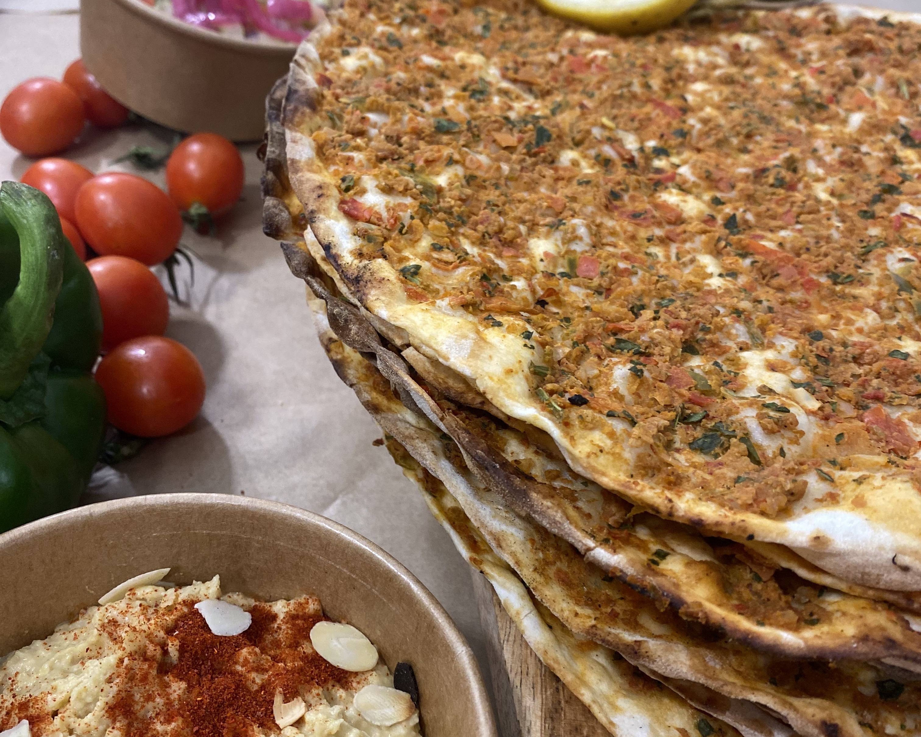 Deux pizzas fine + Trois mini sides + salade verte