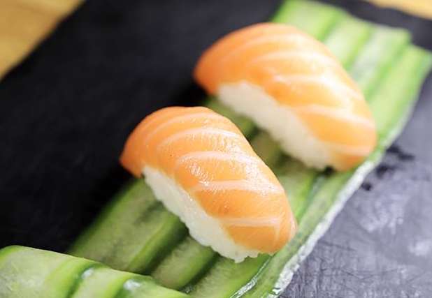 Sushi saumon