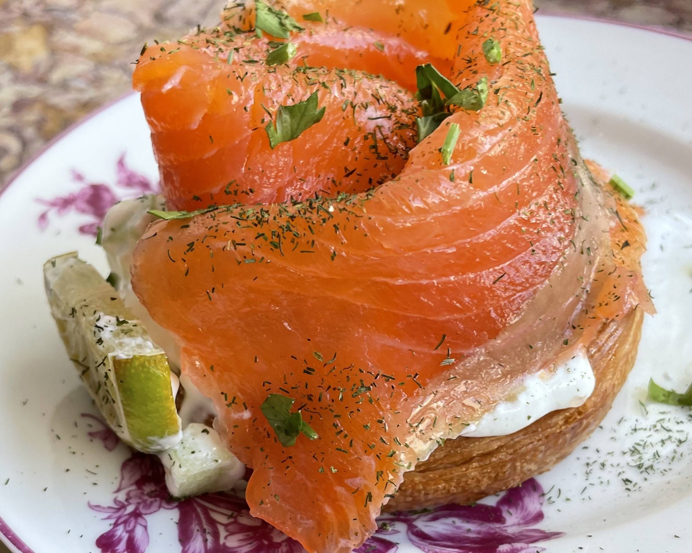 🐟 Salmon & tzatziki croissant toast