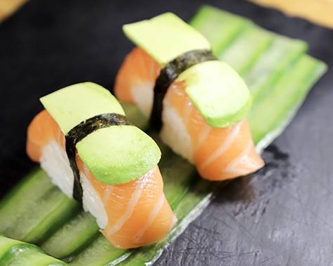 Sushi saumon avocat