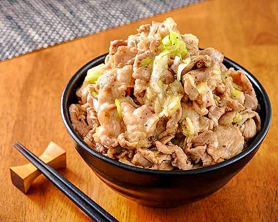 豚丼盛りさん、 激盛り豚丼 メガトン 森河内西店のデリバリー ・持ち帰り