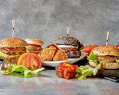 B-29 • Burger House