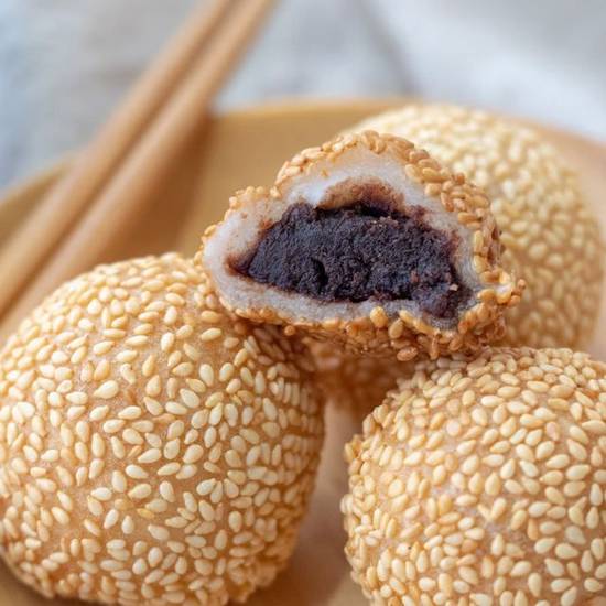 Fried Sesame Balls 豆沙大煎堆