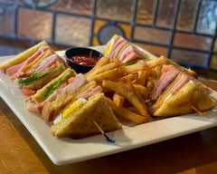 The Celt Irish Pub (100 N Tennessee St)