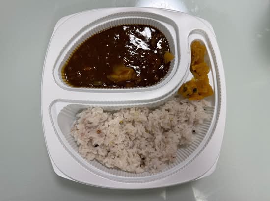 【健康を考える店 雑穀米のカレーライス・焼きそば】トトロ Totoro