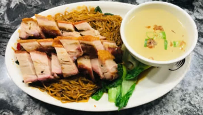 308b Crispy Roast Pork Dry Noodles