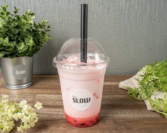 もちもちタピオカ・たっぷりいちごミルク Bar SLOW