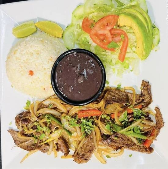 11. Bistec Encebollado