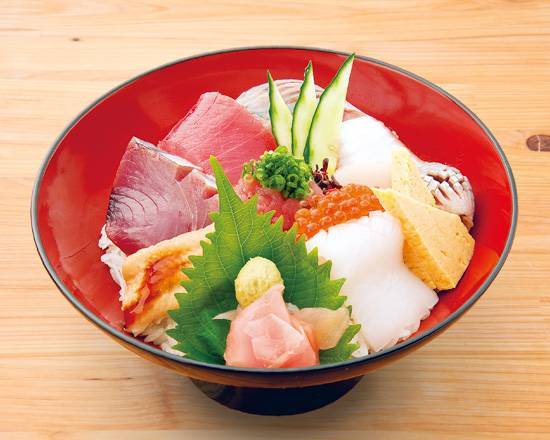 自慢の海鮮丼（お新香・味噌汁付き）