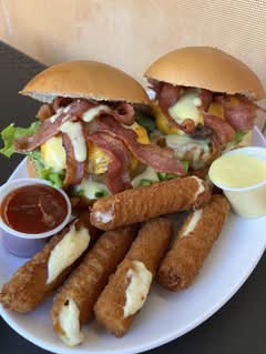 Cesar’s Burgers Ensanche Ozama