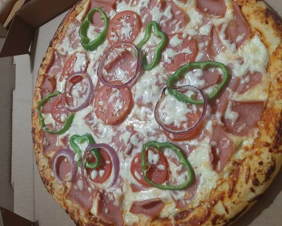 Pizza de jamón y vegetales 10 porciones