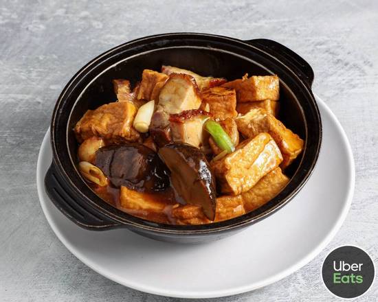 Braised Tofu with Pork 火腩豆腐煲
