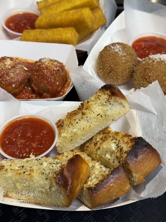 Mangiamo! (1825 N Williams)