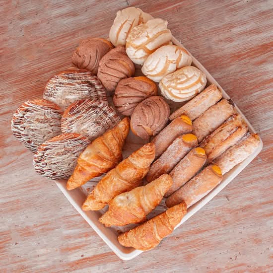 La Monarca Bakery (5700 Whittier Blvd)
