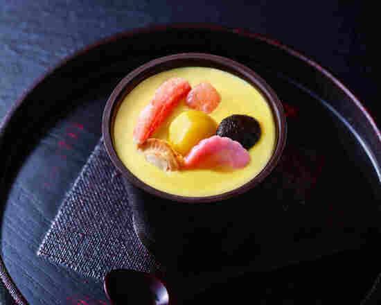 海鮮茶碗蒸し【 V900 】 Steamed Egg Custard(Seafood)