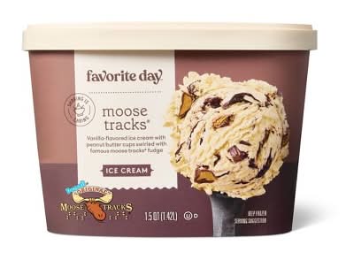 Favorite Day Moose Tracks Ice Cream, Peanut Butter Fudge & Vanilla (48 fl oz)
