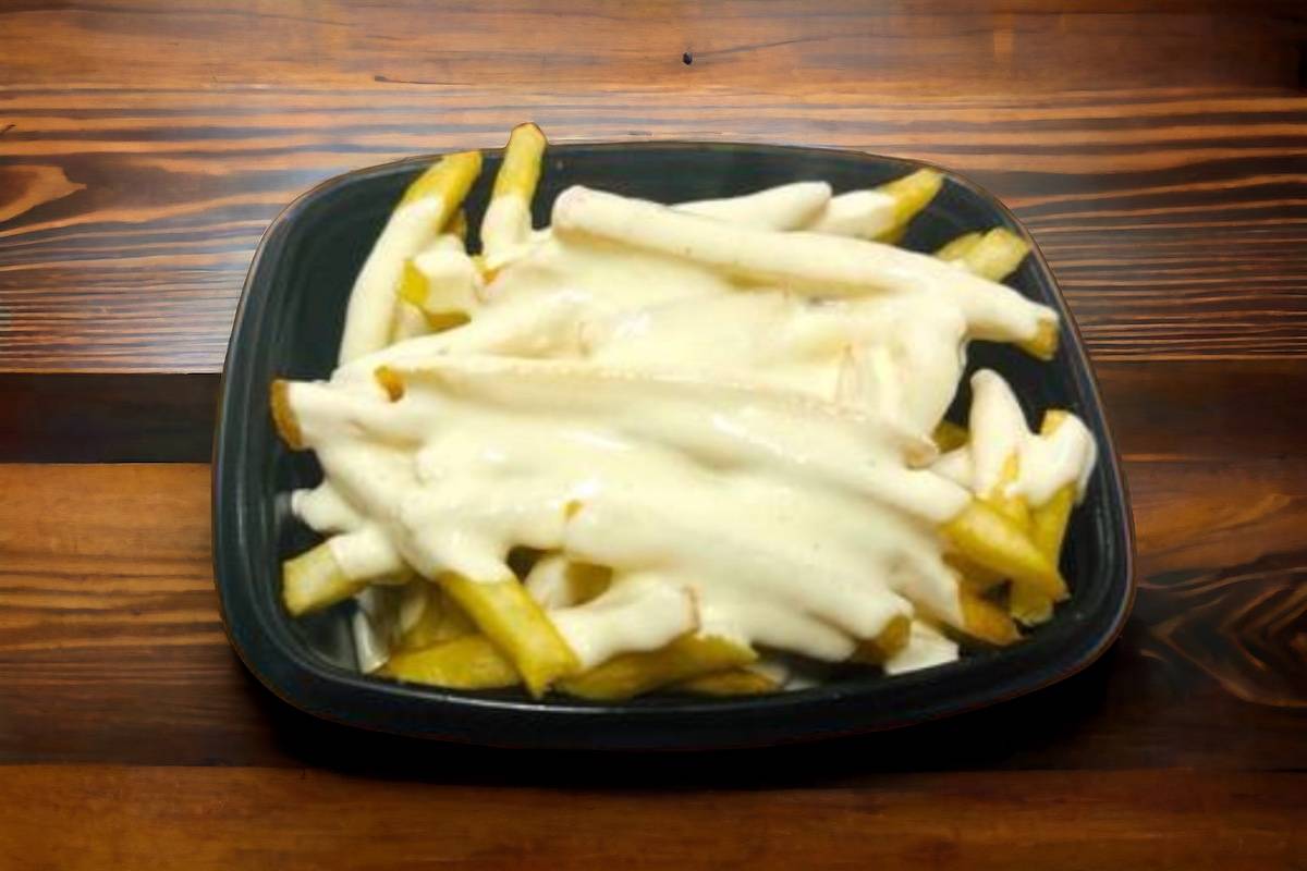 Frites sauce fromagère