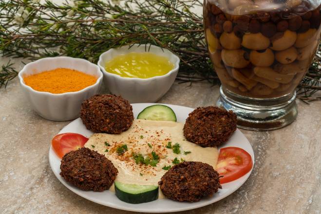 Hummus with falafel