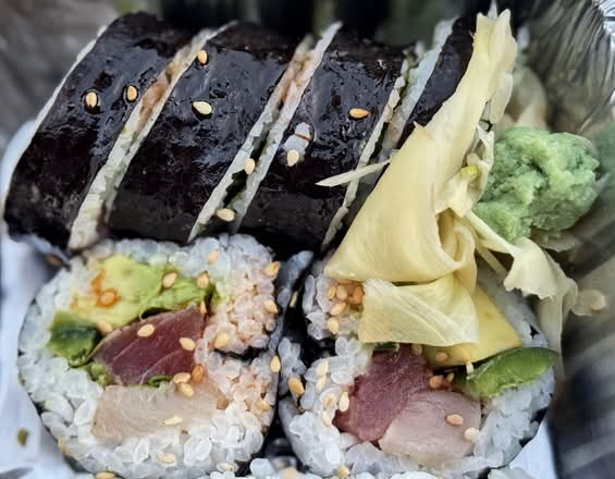 AMORE Sushi House photo 3