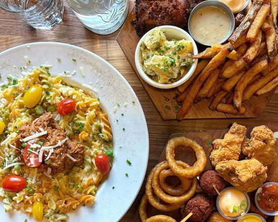 Les Ménades (1432 Rue Fleury E)