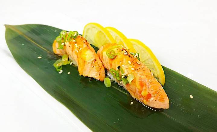 14. Torched Salmon Sushi (1pc)