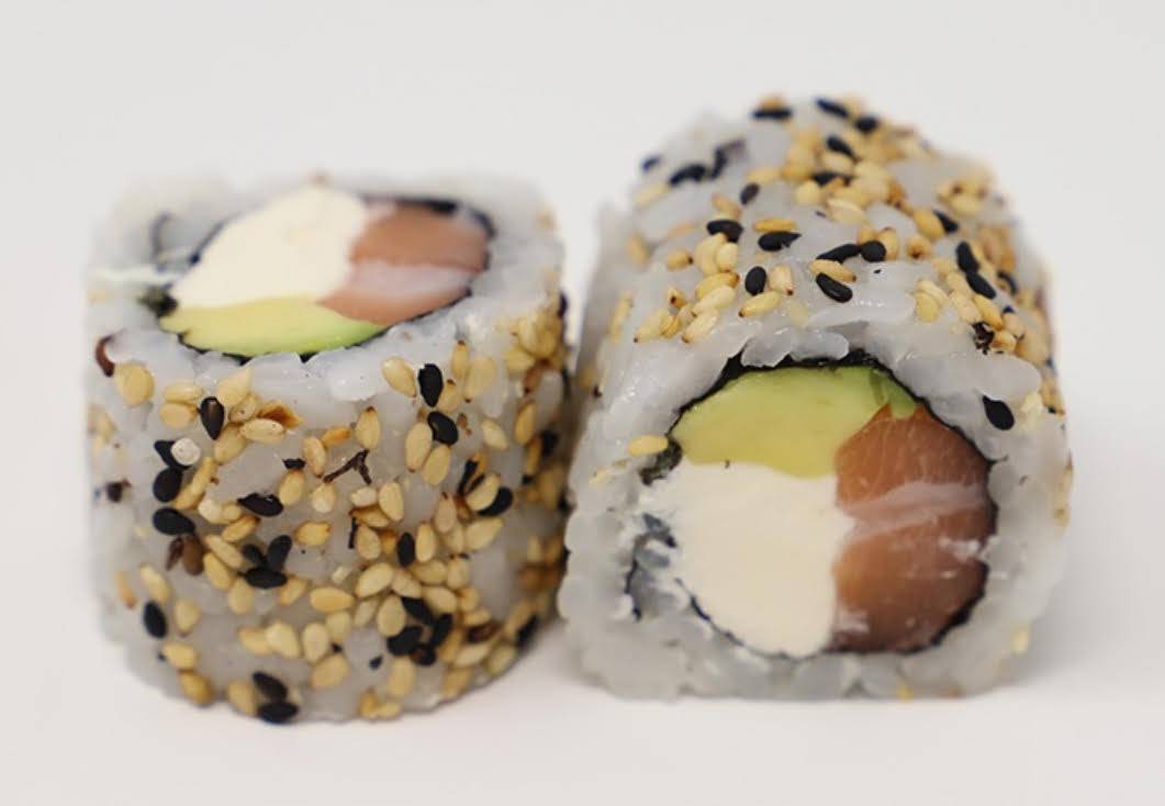 41- California roll saumon avocat cheese sésame