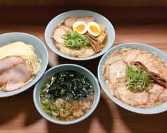 【こだわりの自家製麺と朝炊きの肉出汁スープ】中華そば一辰