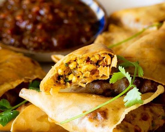 5 Tender Minced Chicken Samoosas