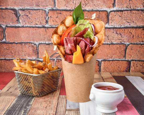 Bubble waffle pastrami 🐂 + frites🍟
