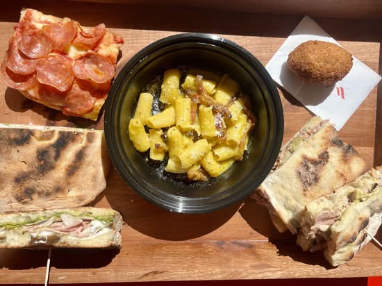 Gusto Grocery Deli & Bistro (1088 Garnet Avenue)