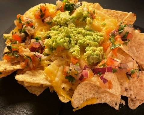 Nachos con Guacamole Casero