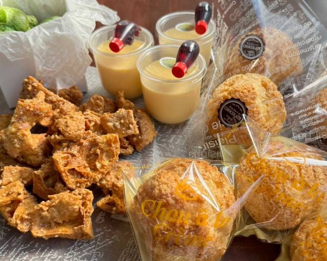 はむちゃんシュークリーム工房 はむちゃんシュークリーム工房 トトロのシュークリーム：白ひげの