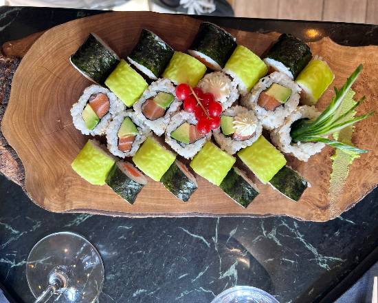 Plateau Tokyo maki California🍱