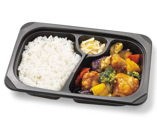 彩り野菜の黒酢から揚げ弁当 Chicken Karaage in Black Vinegar Sauce with Seasonal Vegetables Bento Box