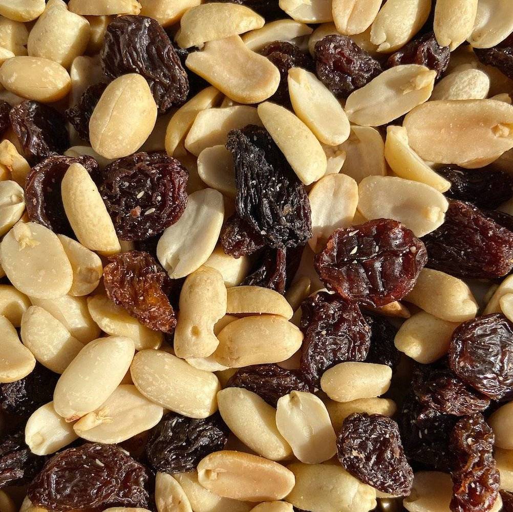 Peanuts and Raisins (100g)