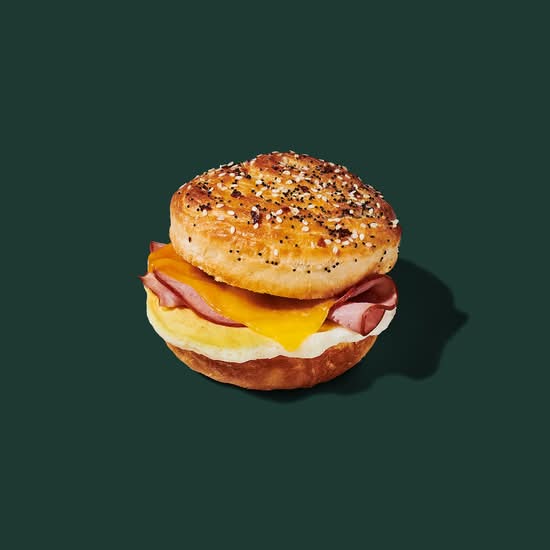 Sandwich Pain feuilleté tout garni au jambon rôti