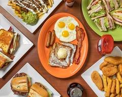 La Villa Burgers (374 E Ramsey St)