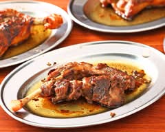 骨付鳥と鶏ダシおでん（秋冬）京味噌もつ煮（春夏）　歩　駒込店